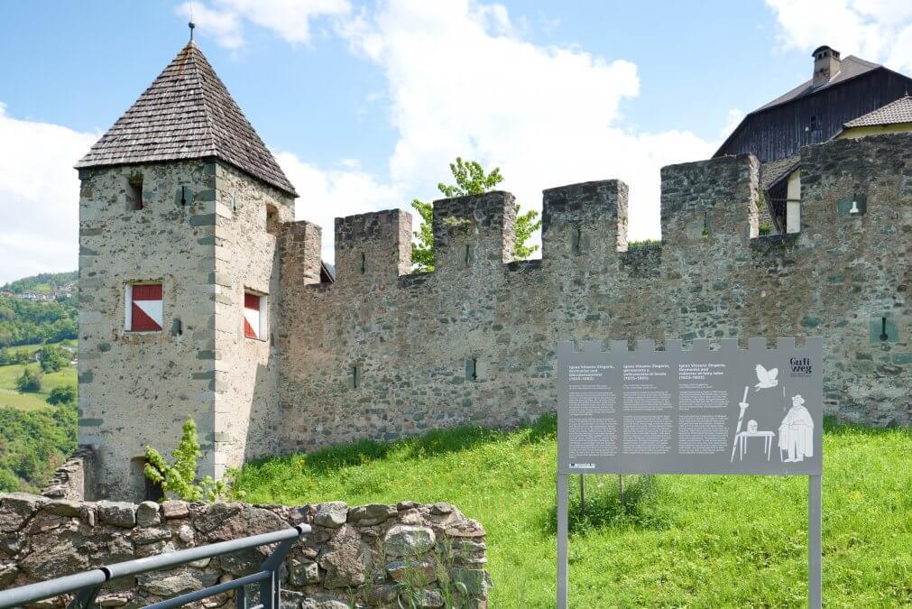 Beschilderung für den Geschichtsweg Gufidaun